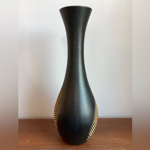 Black wood vase with tropical palm leaf - Picture 2 of 8